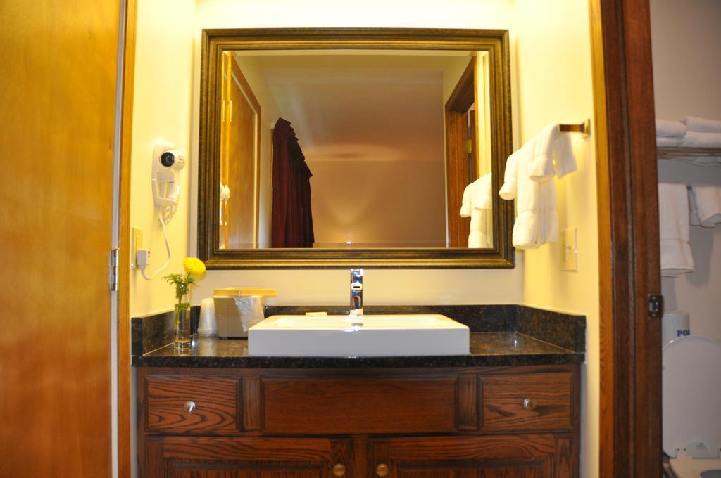 Shepherd Mountain Inn & Suites Pilot Knob Cameră foto