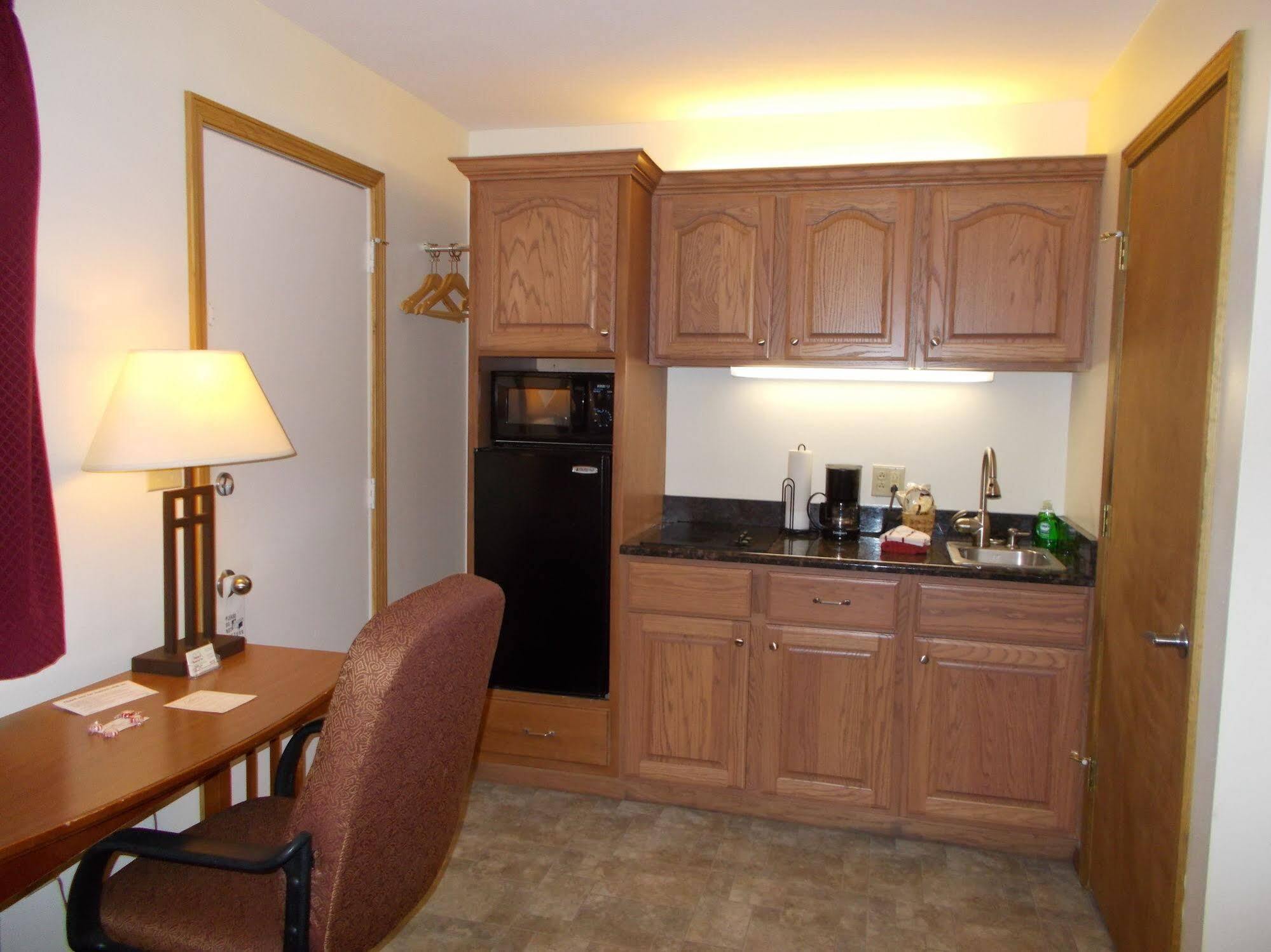 Shepherd Mountain Inn & Suites Pilot Knob Exterior foto